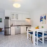 Apartamento Dinka Sutivan