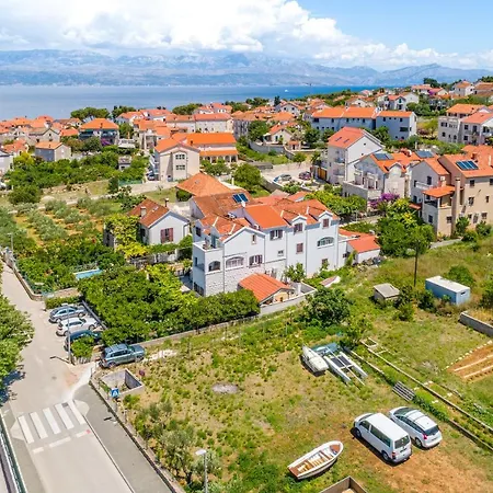 Apartman Dinka Sutivan