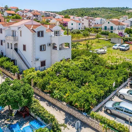 Apartman Dinka Sutivan