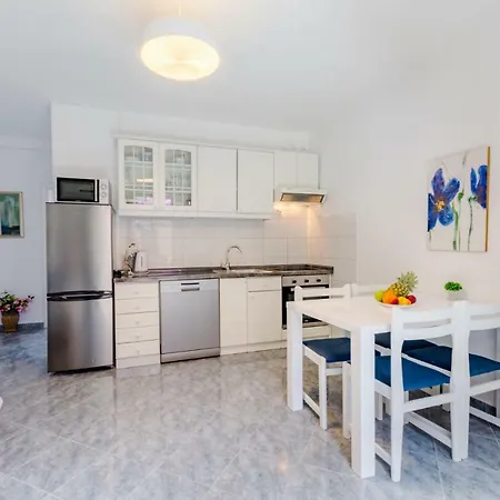 Apartment Dinka Sutivan