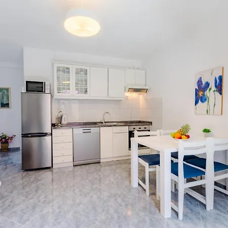 Apartman Dinka Sutivan