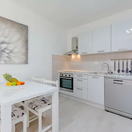 Apartment Dinka *