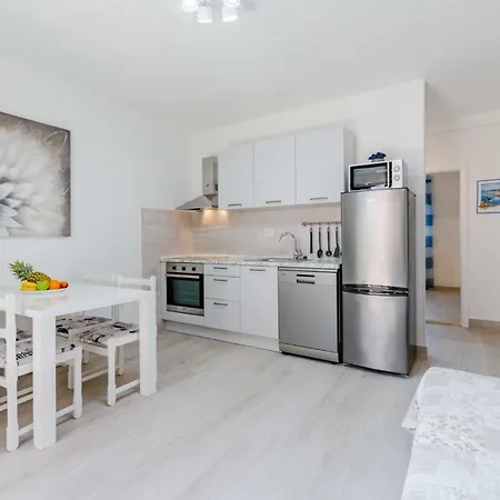 Apartment Dinka *