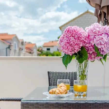 Apartment Dinka Sutivan