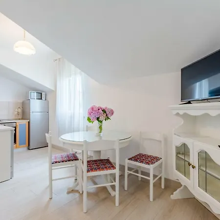 Apartment Dinka Sutivan