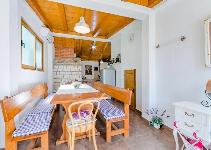 Appartement Dinka Sutivan