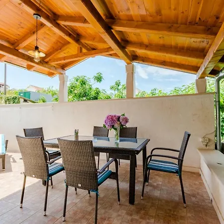 Апартаменты Dinka *