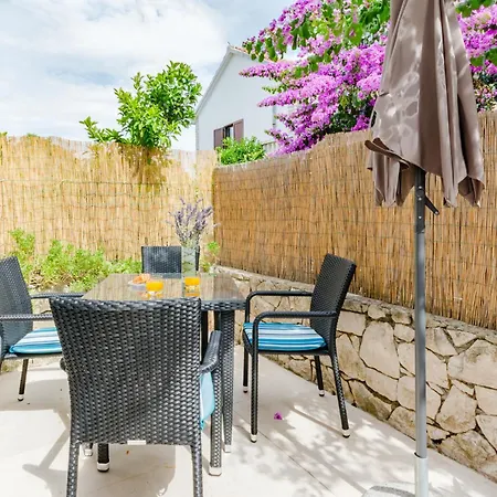 Апартаменты Dinka *